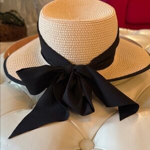 Elegant Black and Tan Women's Sun Hat